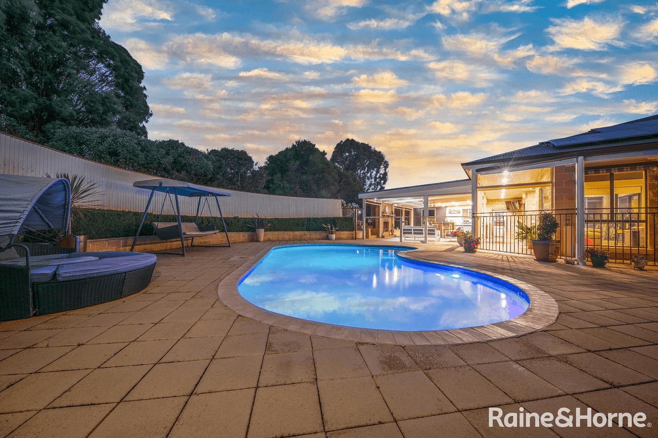 4 Rangeview Drive, RIDDELLS CREEK, VIC 3431