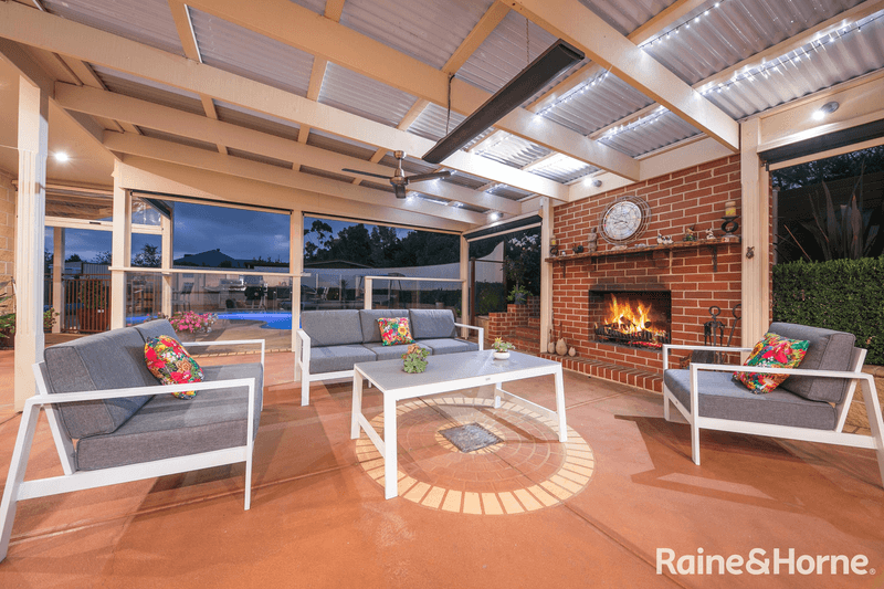 4 Rangeview Drive, RIDDELLS CREEK, VIC 3431