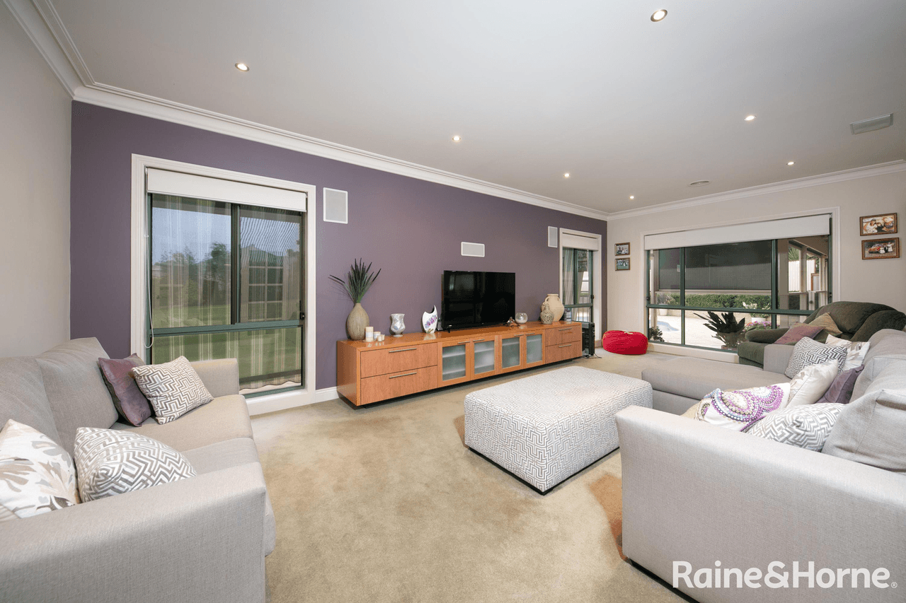 4 Rangeview Drive, RIDDELLS CREEK, VIC 3431