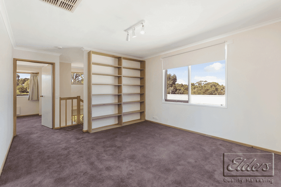 18  Sherwood Drive, FLORA HILL, VIC 3550