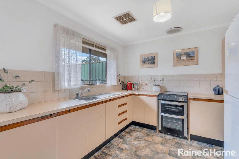 11 Primrose Court, PARAFIELD GARDENS, SA 5107