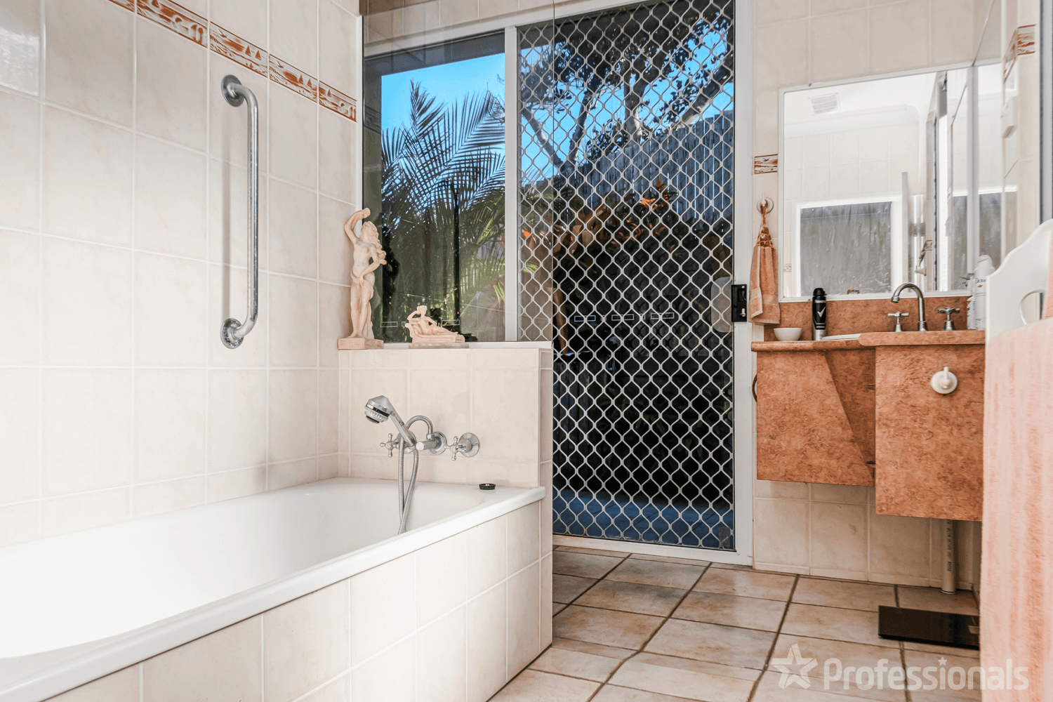 2 Sophies Way, Zilzie, QLD 4710