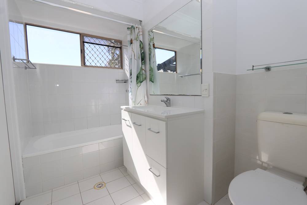 4 Garvie Place, HIGHLAND PARK, QLD 4211