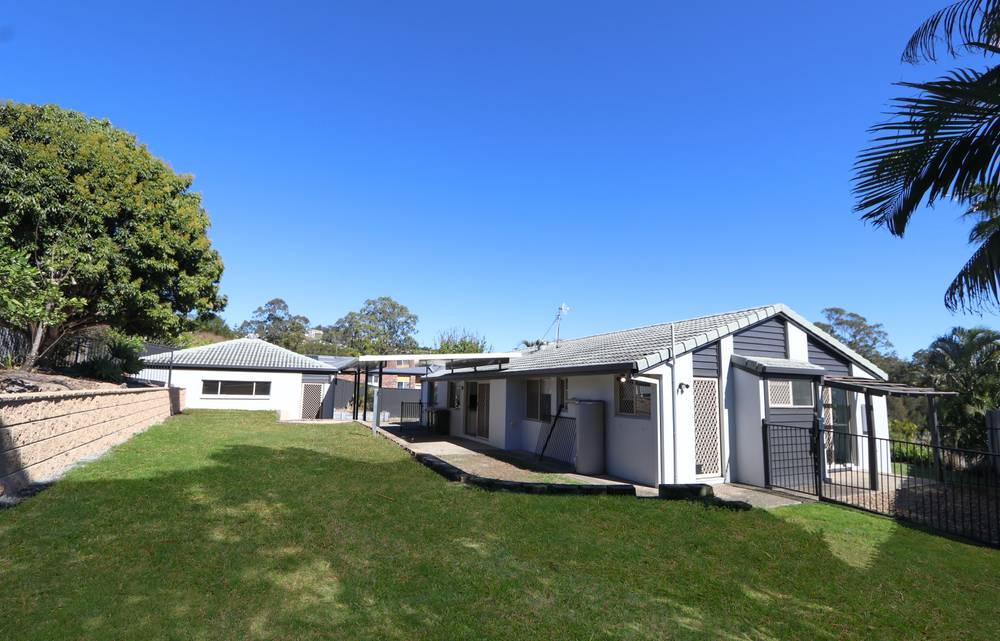 4 Garvie Place, HIGHLAND PARK, QLD 4211