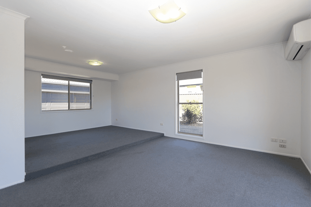 4 Garvie Place, HIGHLAND PARK, QLD 4211