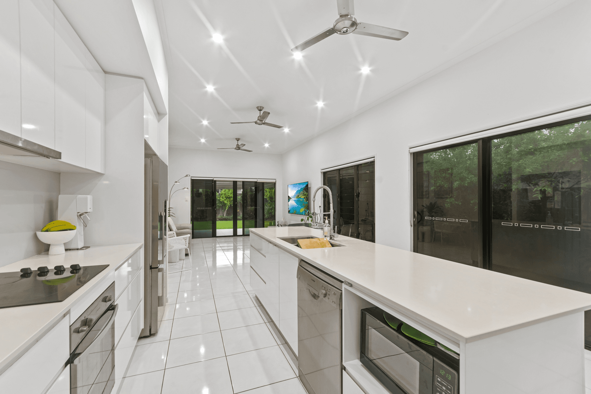 25 Huxley Crescent, OONOONBA, QLD 4811