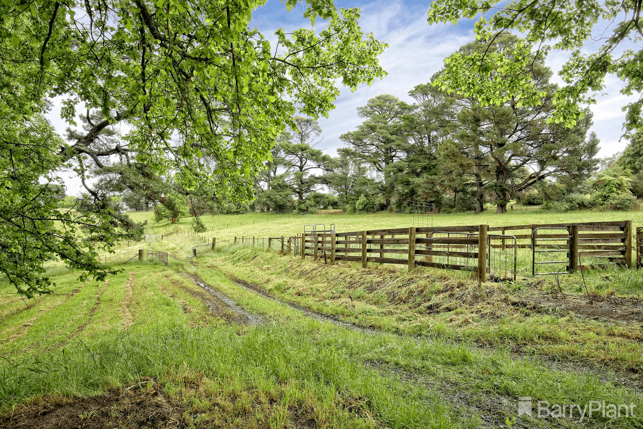 1280 Pakenham Road, Mount Burnett, VIC 3781