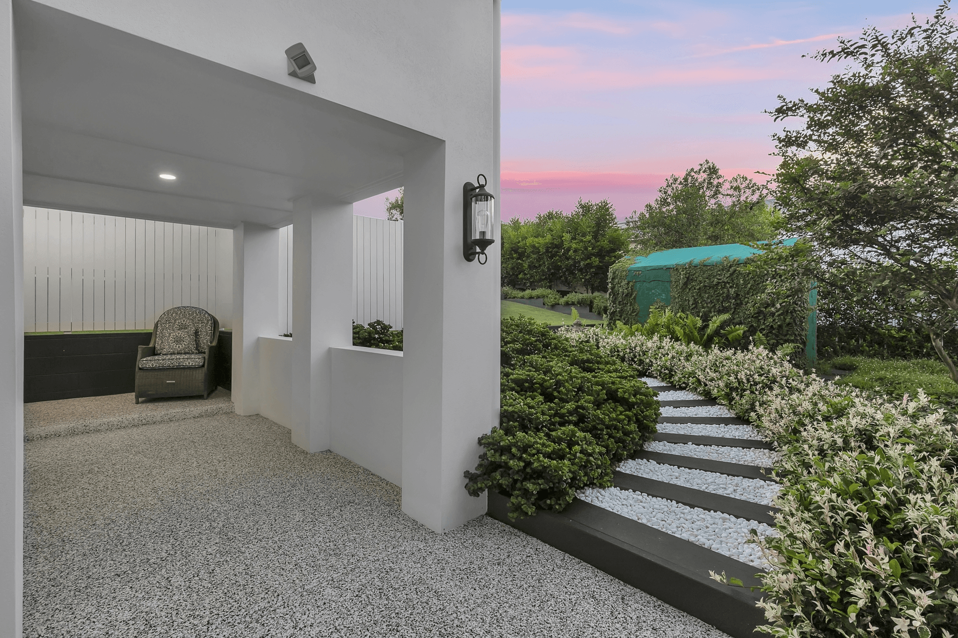 1 Palm Avenue, Fairfield, QLD 4103