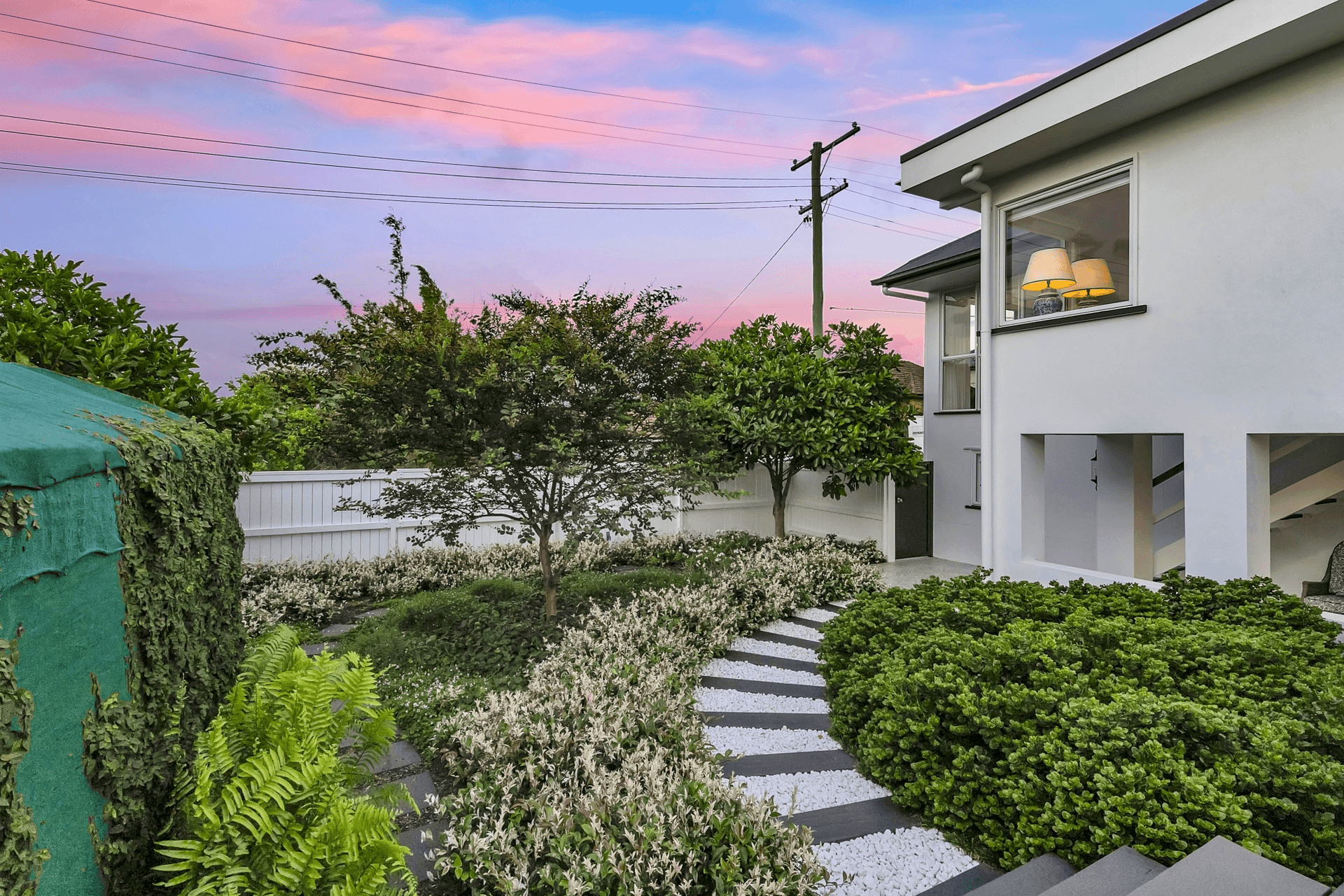 1 Palm Avenue, Fairfield, QLD 4103