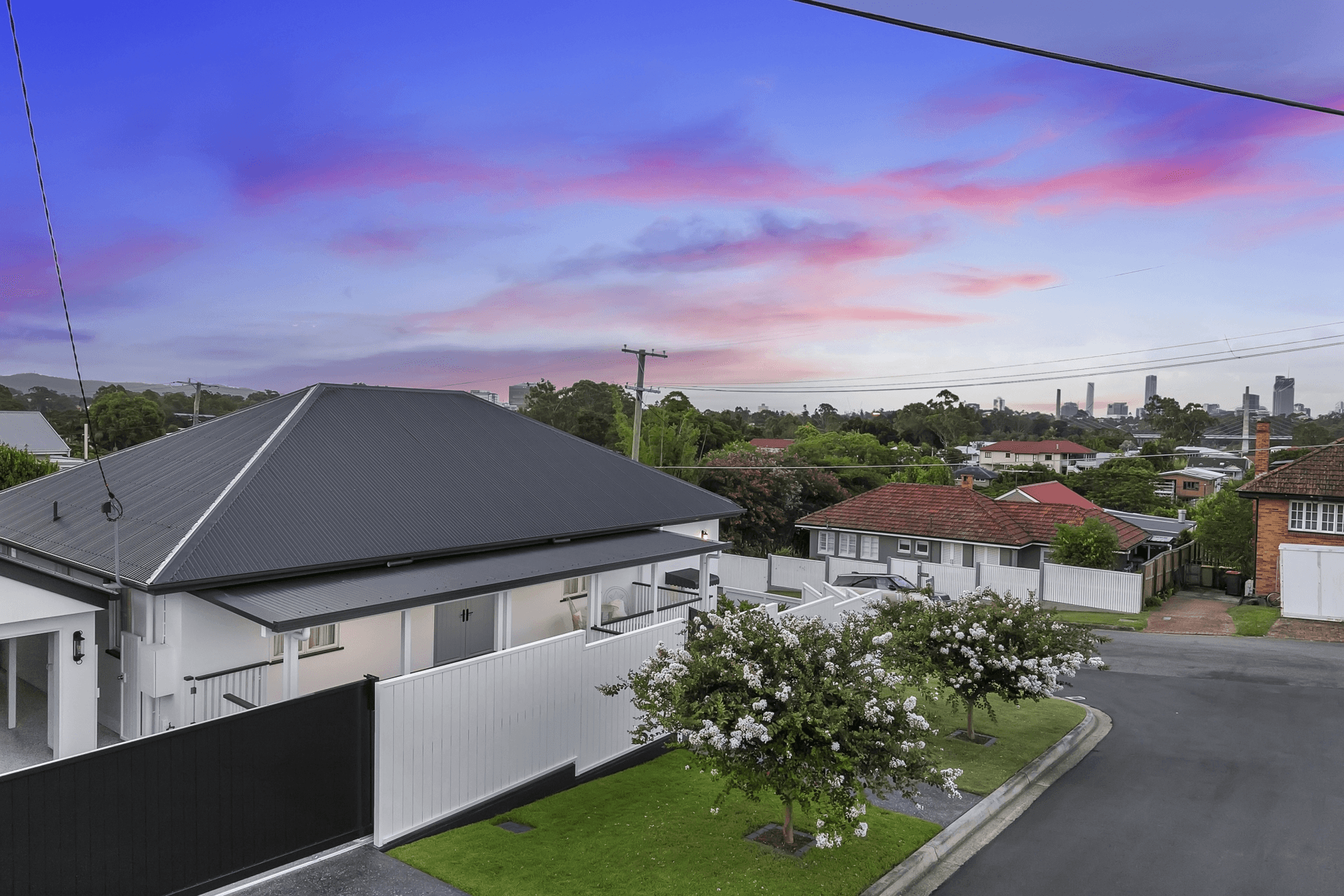 1 Palm Avenue, Fairfield, QLD 4103