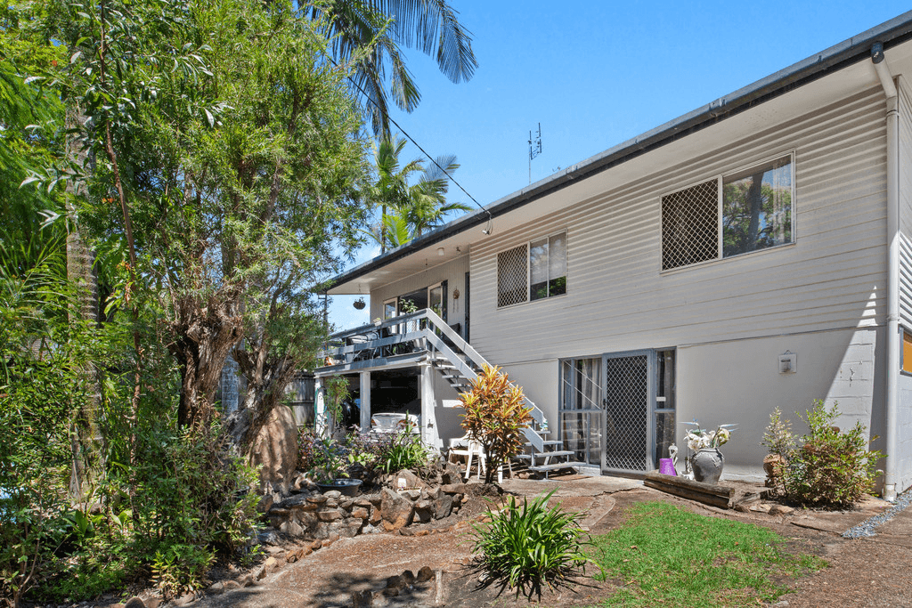 18 Hollywell Road, BIGGERA WATERS, QLD 4216