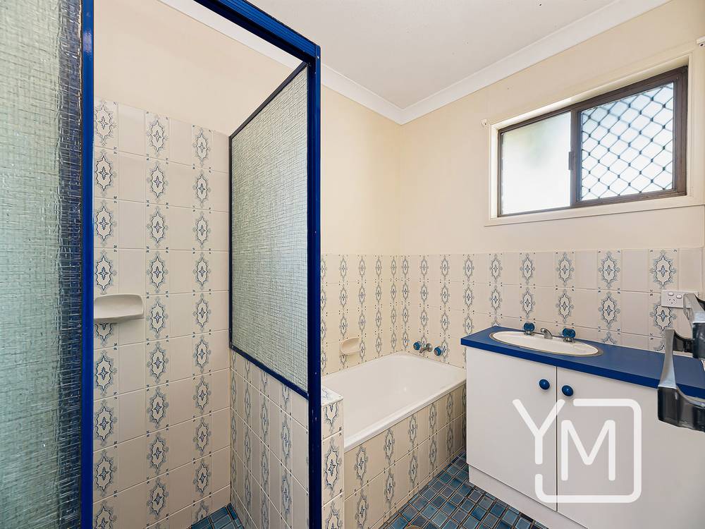 1/2 Blaxland Street, GOLDEN BEACH, QLD 4551