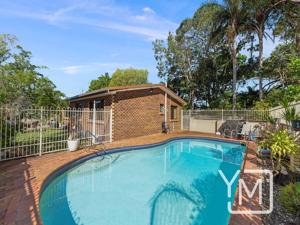 1/2 Blaxland Street, GOLDEN BEACH, QLD 4551