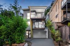 22 Orchard Terrace, St Lucia, QLD 4067