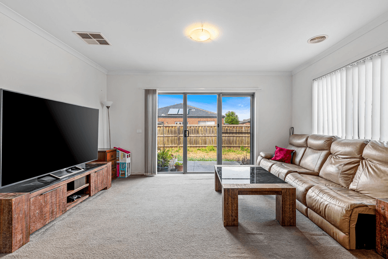 4 Ostend Crescent, POINT COOK, VIC 3030