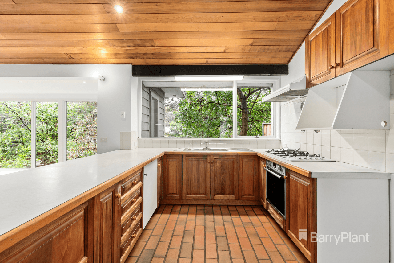 37 Haleys Gully Road, Hurstbridge, VIC 3099