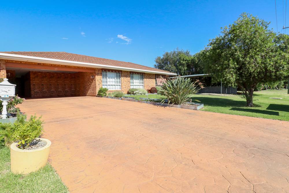 163 Faulkner Street, DENILIQUIN, NSW 2710