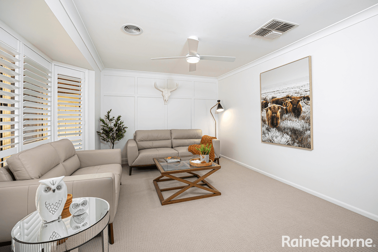 11 Kirrang Avenue, GLENFIELD PARK, NSW 2650