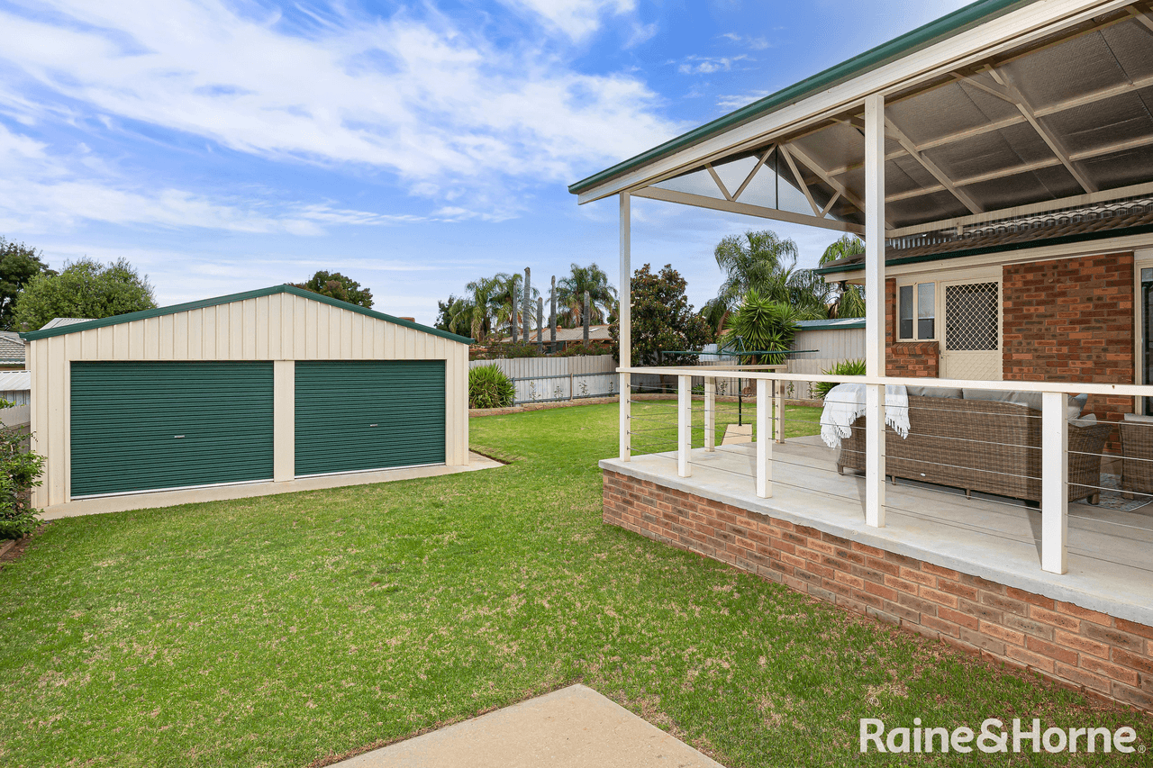 11 Kirrang Avenue, GLENFIELD PARK, NSW 2650