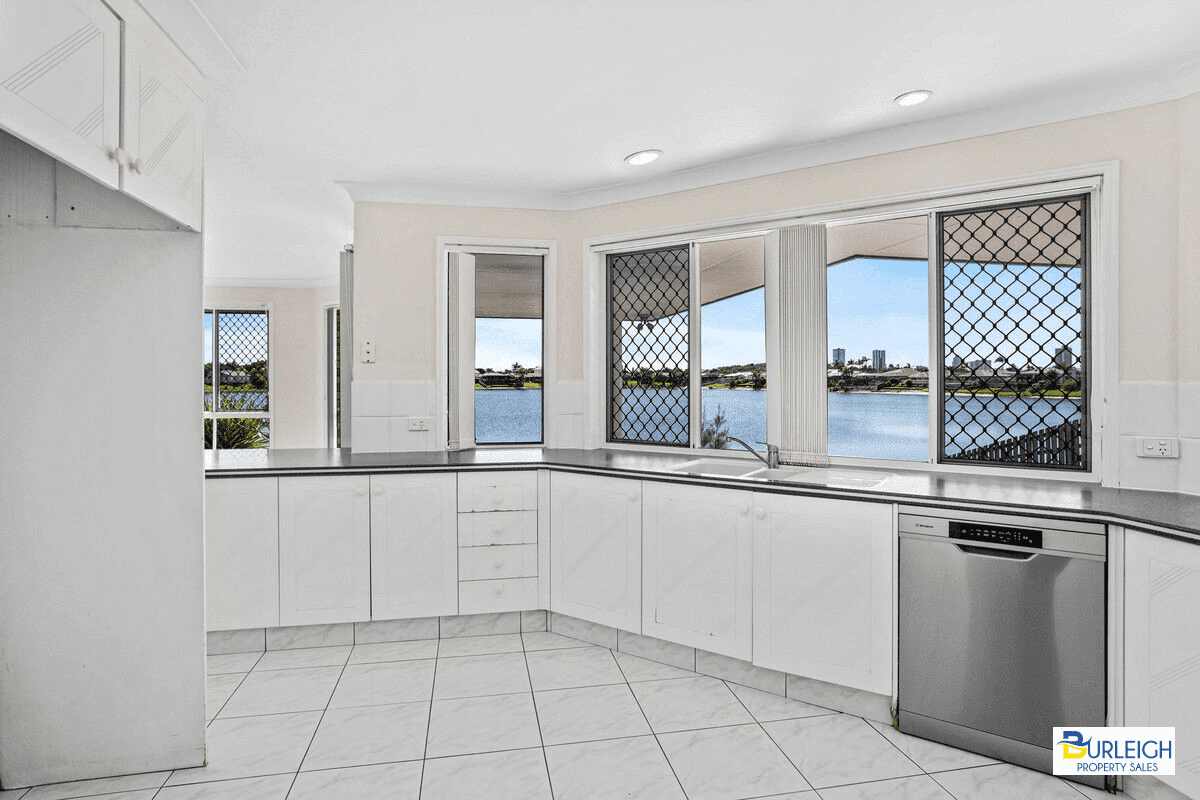 39 Wedgebill Parade, BURLEIGH WATERS, QLD 4220