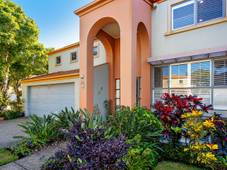 110/20 Fairway Drive, CLEAR ISLAND WATERS, QLD 4226