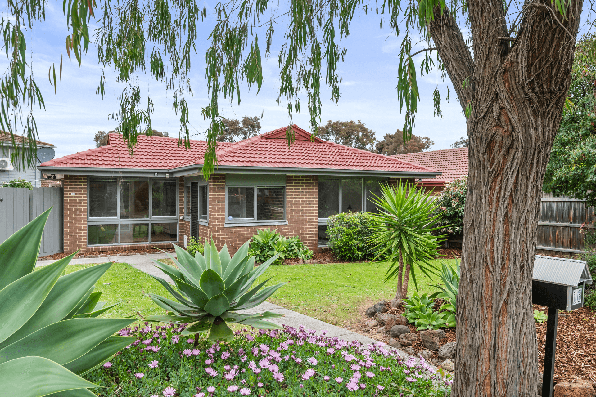 16 Statesman Crescent, Mill Park, VIC 3082