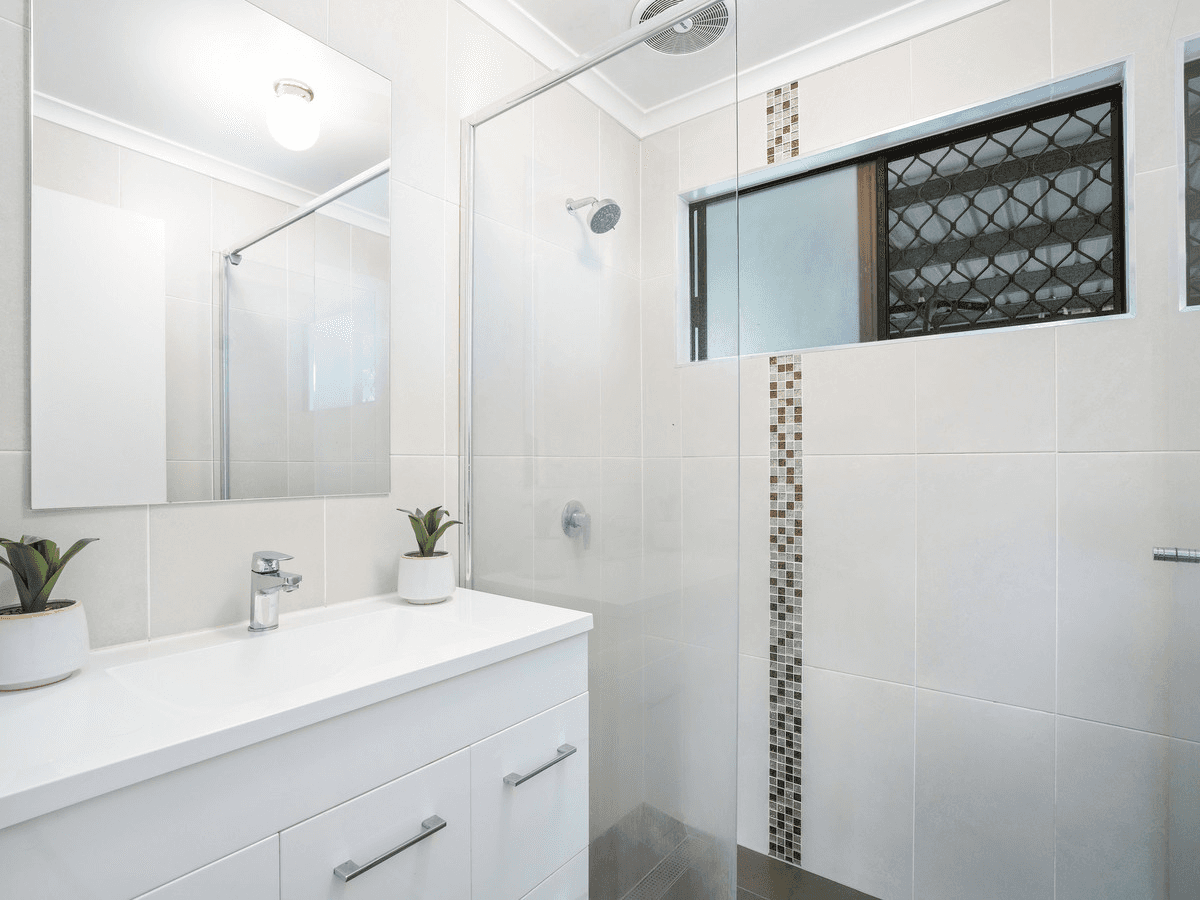 8 Ealing Court, NERANG, QLD 4211