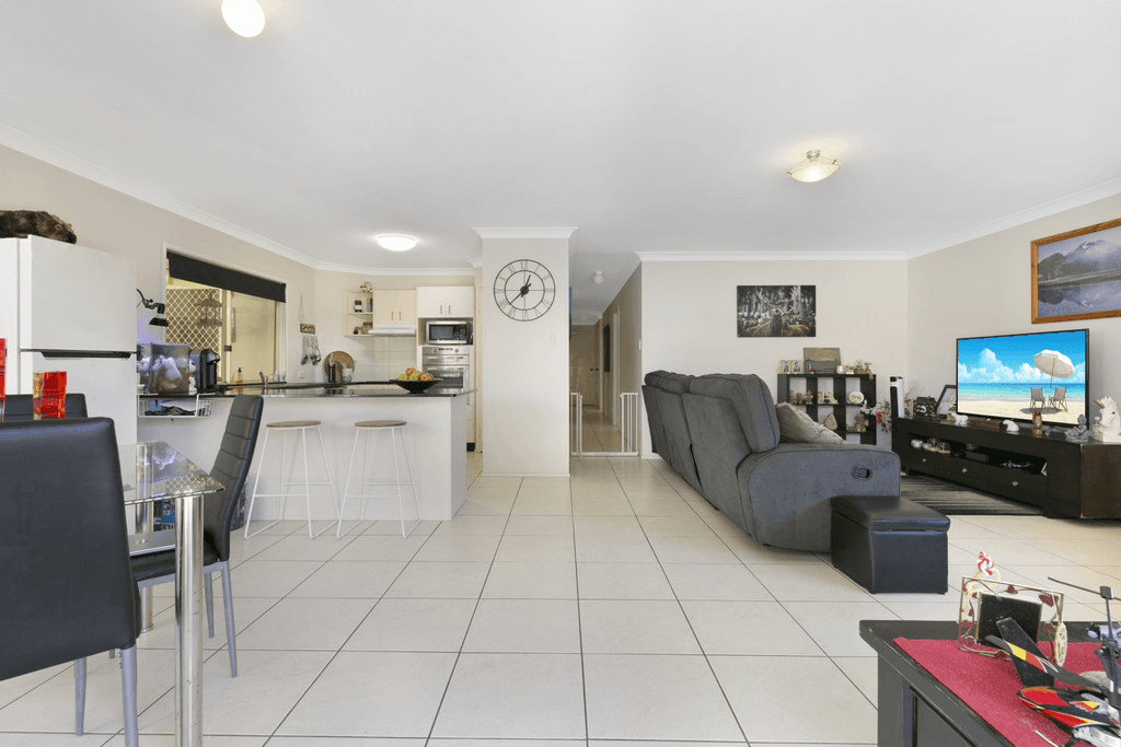 6 Ilminster Crescent, MUDGEERABA, QLD 4213