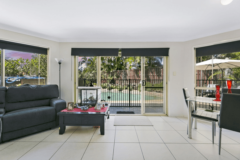 6 Ilminster Crescent, MUDGEERABA, QLD 4213