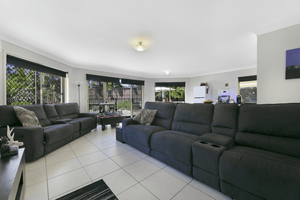 6 Ilminster Crescent, MUDGEERABA, QLD 4213