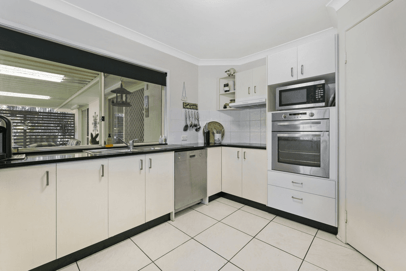 6 Ilminster Crescent, MUDGEERABA, QLD 4213