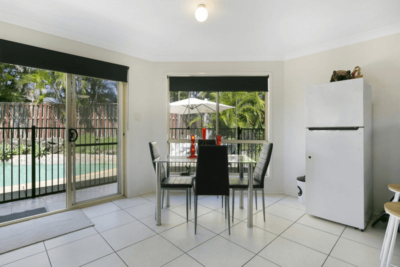 6 Ilminster Crescent, MUDGEERABA, QLD 4213