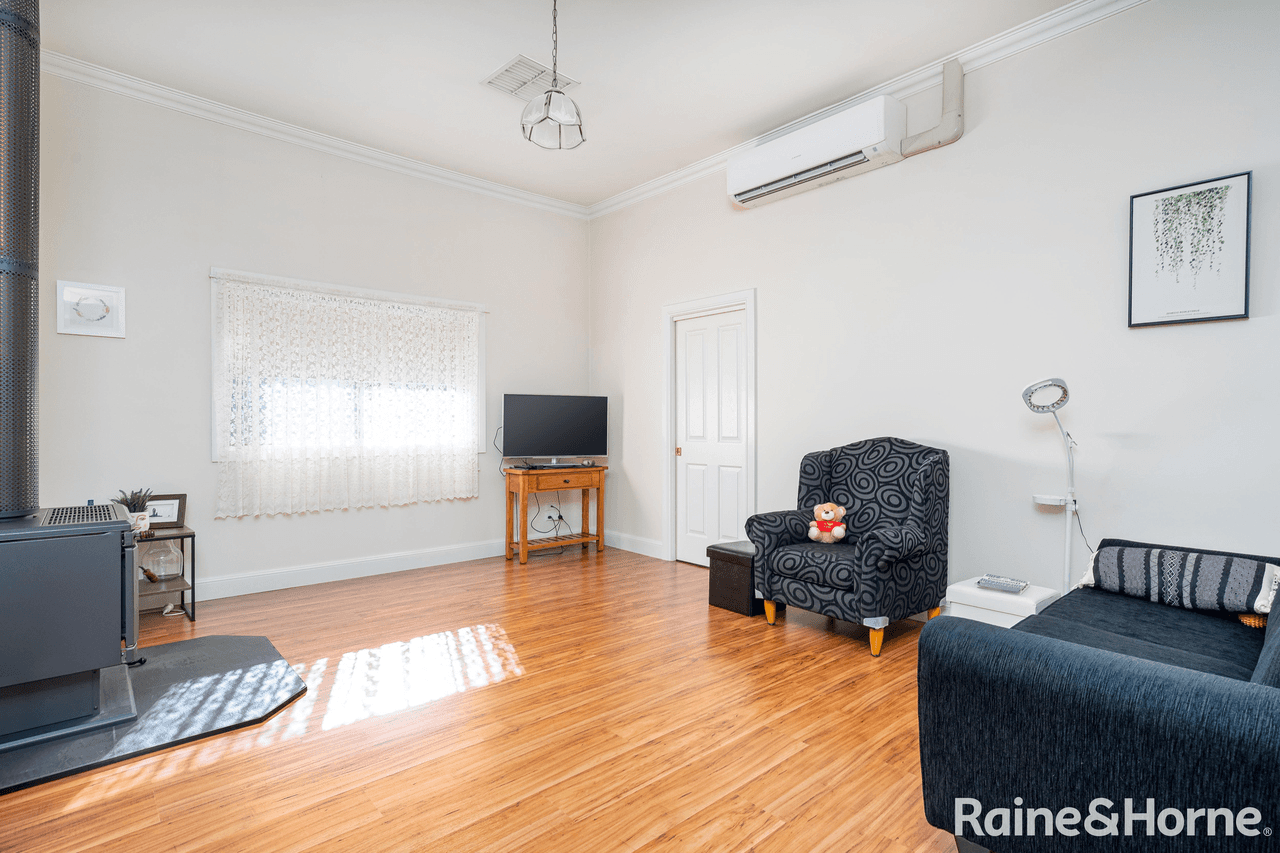 21 Norman Street, TURVEY PARK, NSW 2650