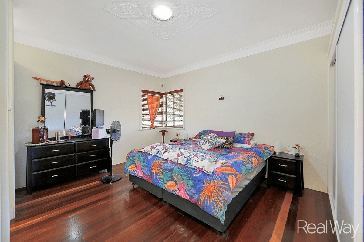 11 Alamein Street, Svensson Heights, QLD 4670