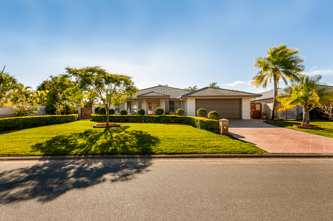 10 Lakeshore Drive, HELENSVALE, QLD 4212