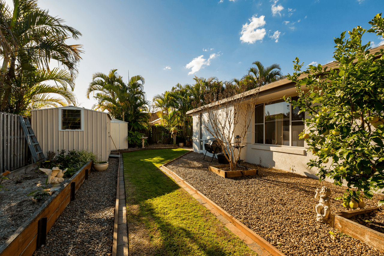 10 Lakeshore Drive, HELENSVALE, QLD 4212