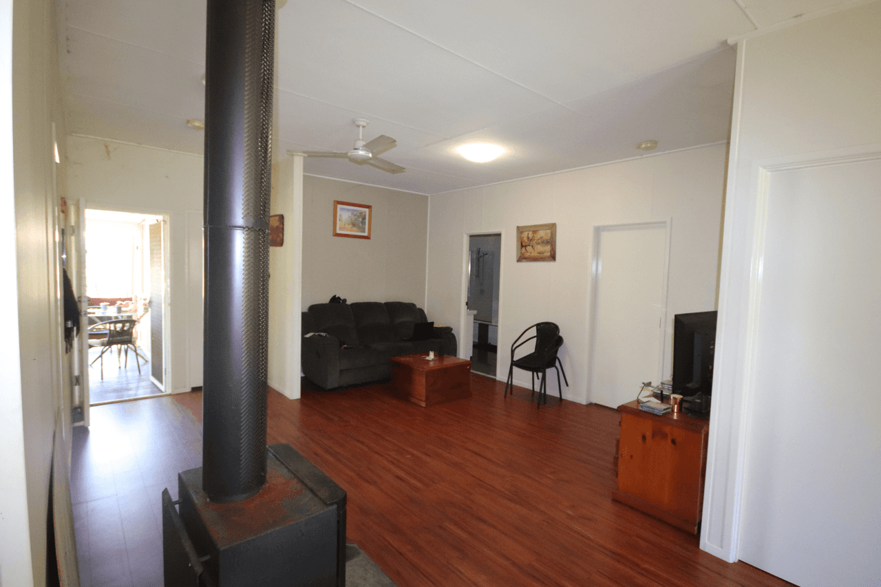 23 Flinders Street, MUNDUBBERA, QLD 4626