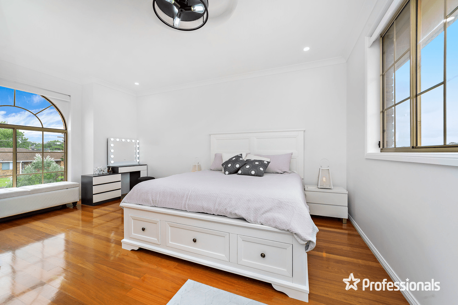 37 Victor Avenue, Picnic Point, NSW 2213