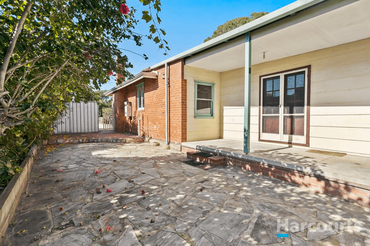 15 Greenslade Street, Hamilton Hill, WA 6163