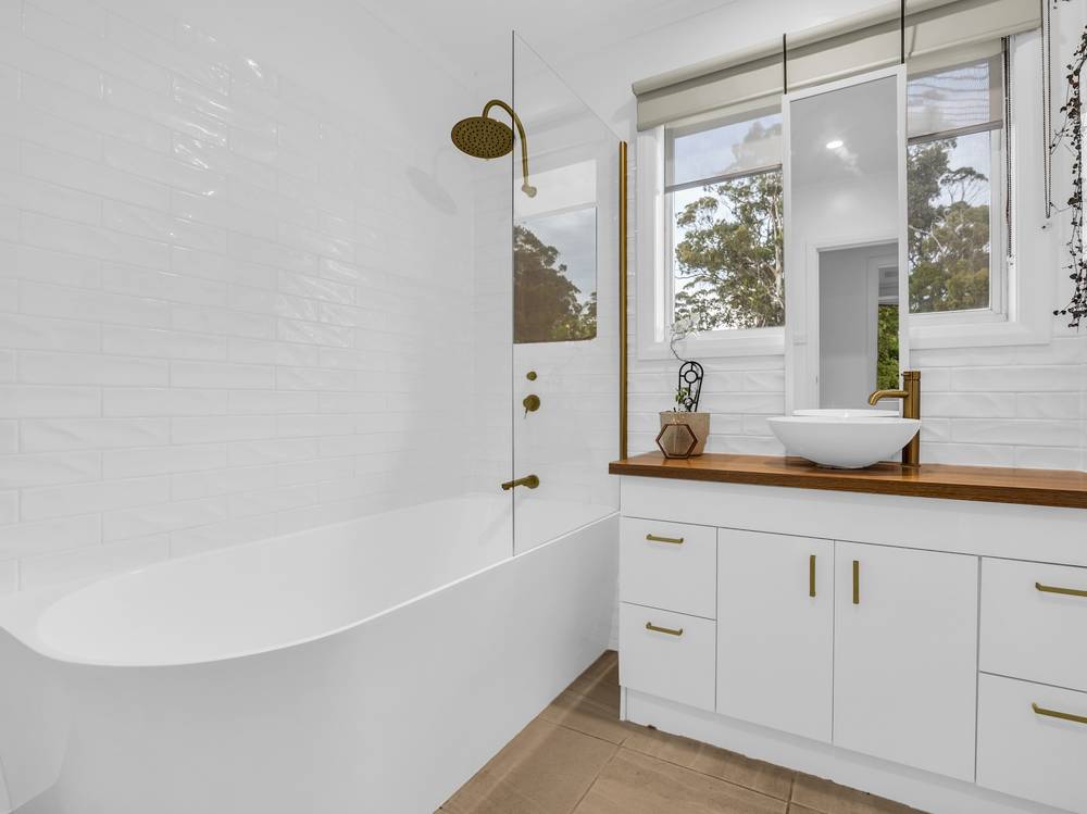 5 Hunter Street, MALLACOOTA, VIC 3892