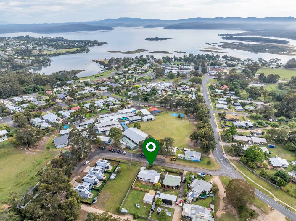 5 Hunter Street, MALLACOOTA, VIC 3892