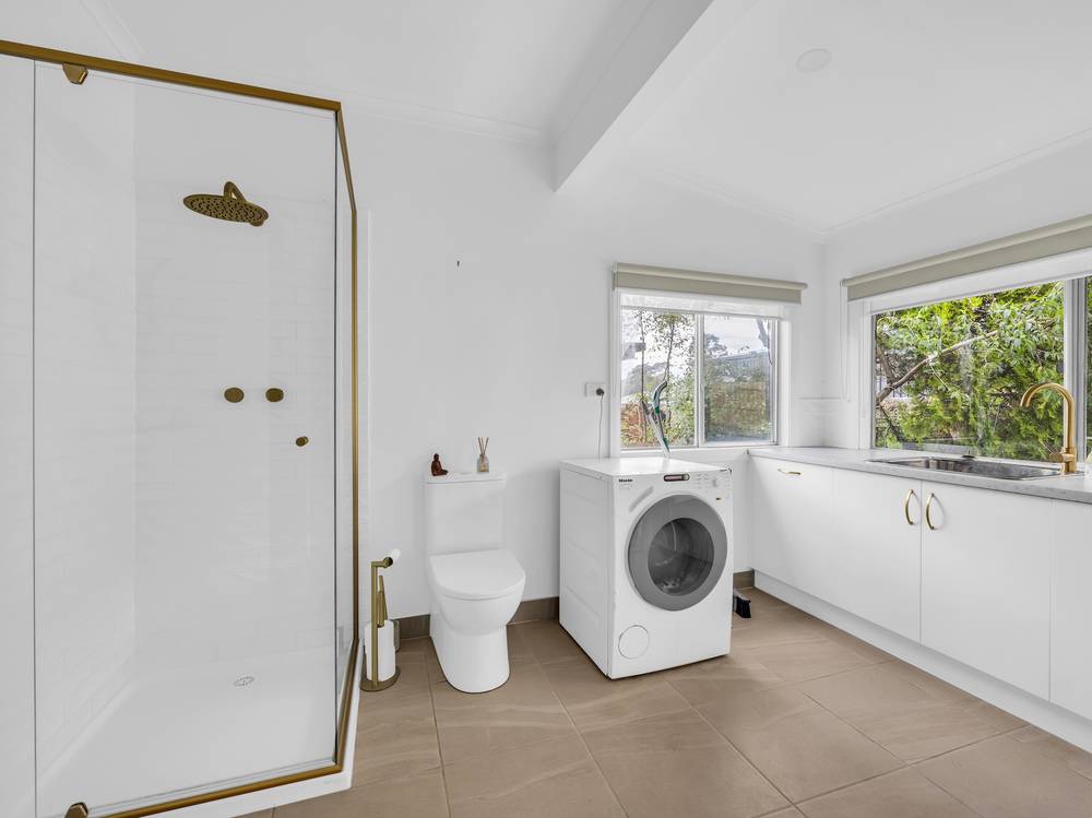 5 Hunter Street, MALLACOOTA, VIC 3892