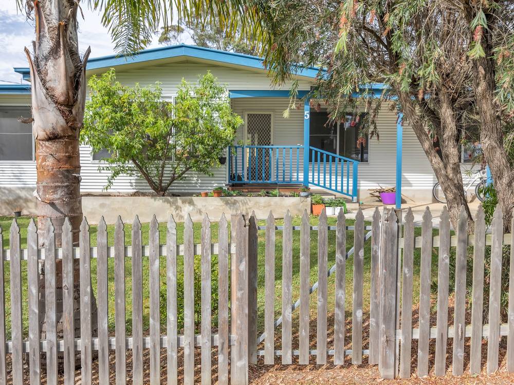 5 Hunter Street, MALLACOOTA, VIC 3892