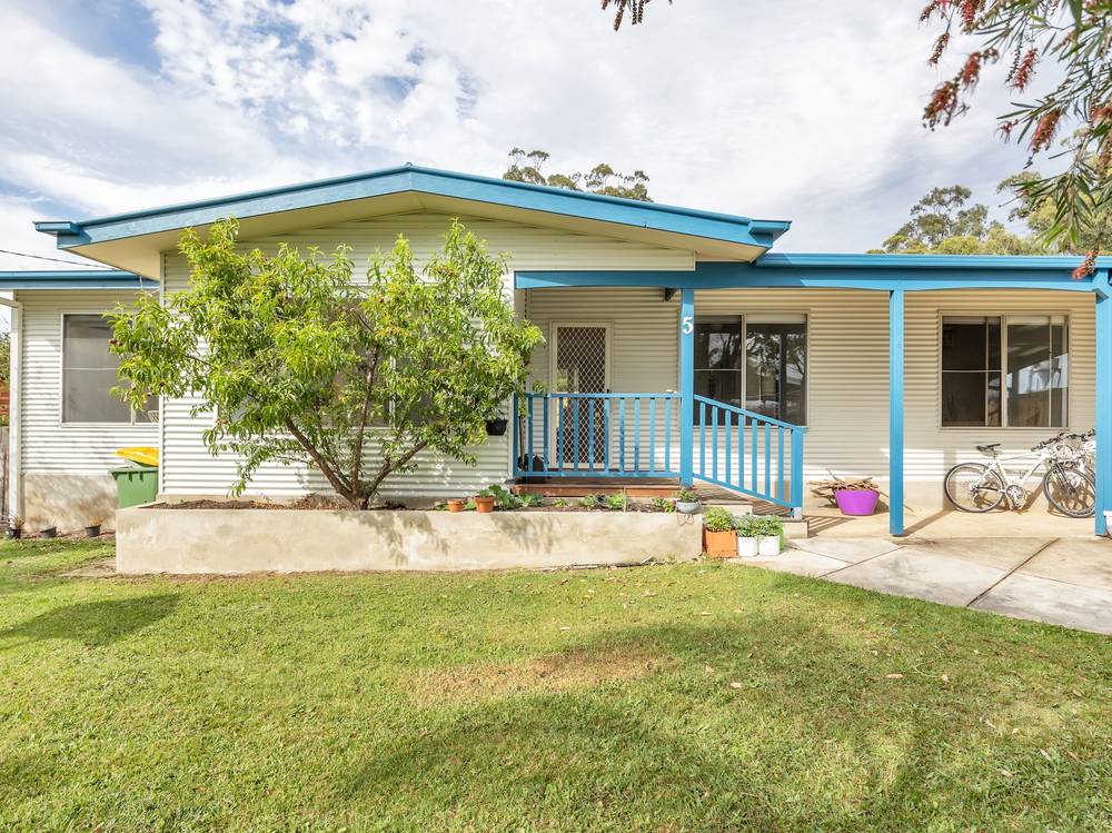 5 Hunter Street, MALLACOOTA, VIC 3892