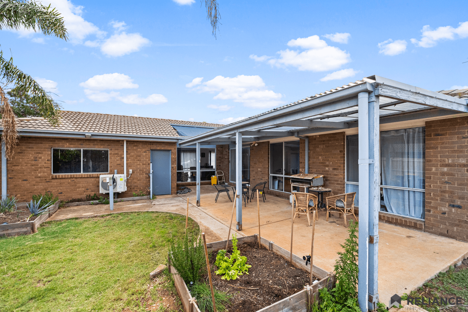 22 Pinnacle Crescent, Brookfield, VIC 3338