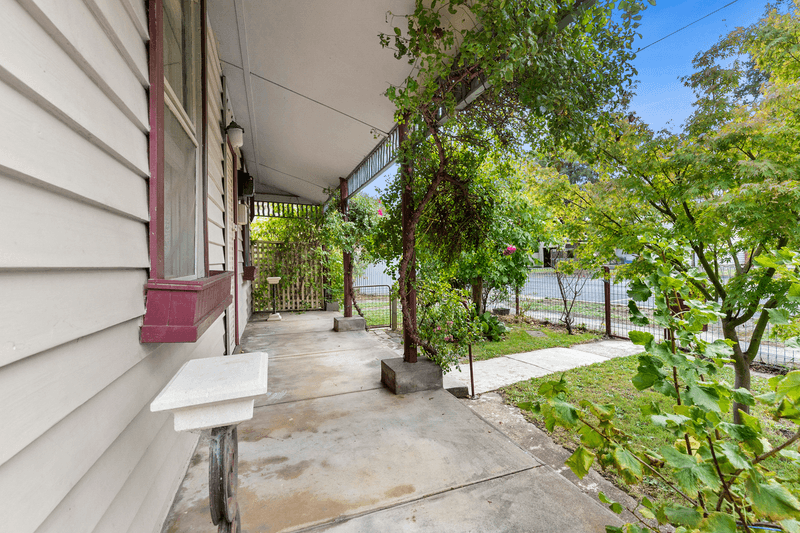 206 Bradshaw Street, GOLDEN POINT, VIC 3350