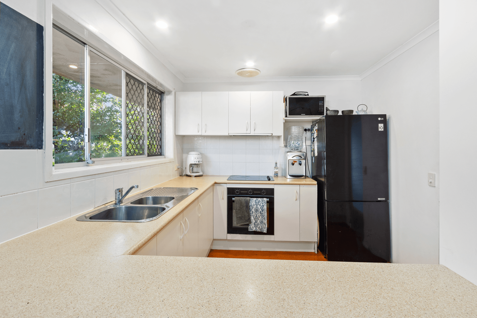 15 Grevillia Avenue, Southport, QLD 4215