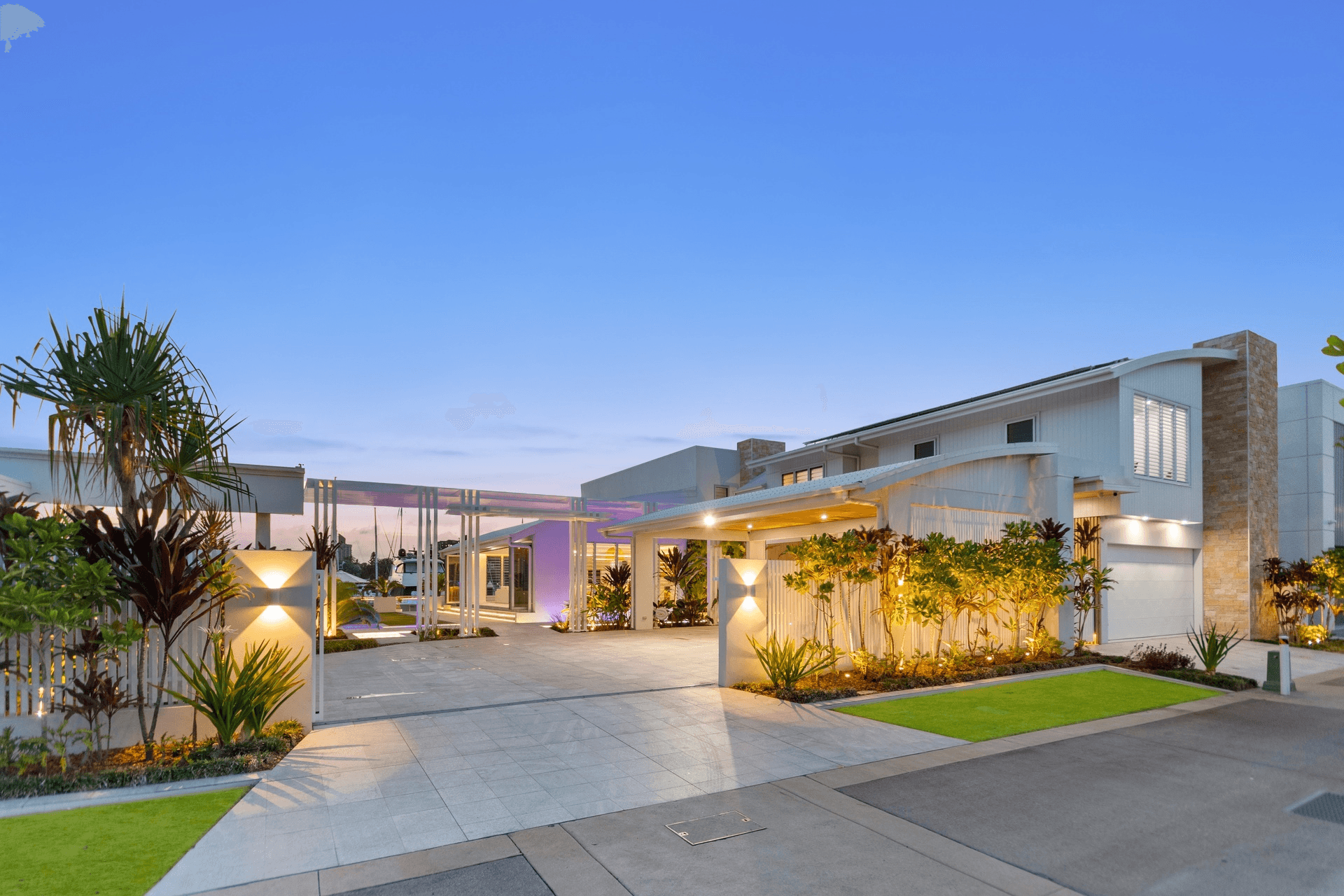 8/48-55 Sir Leslie Thiess Drive, Townsville City, QLD 4810