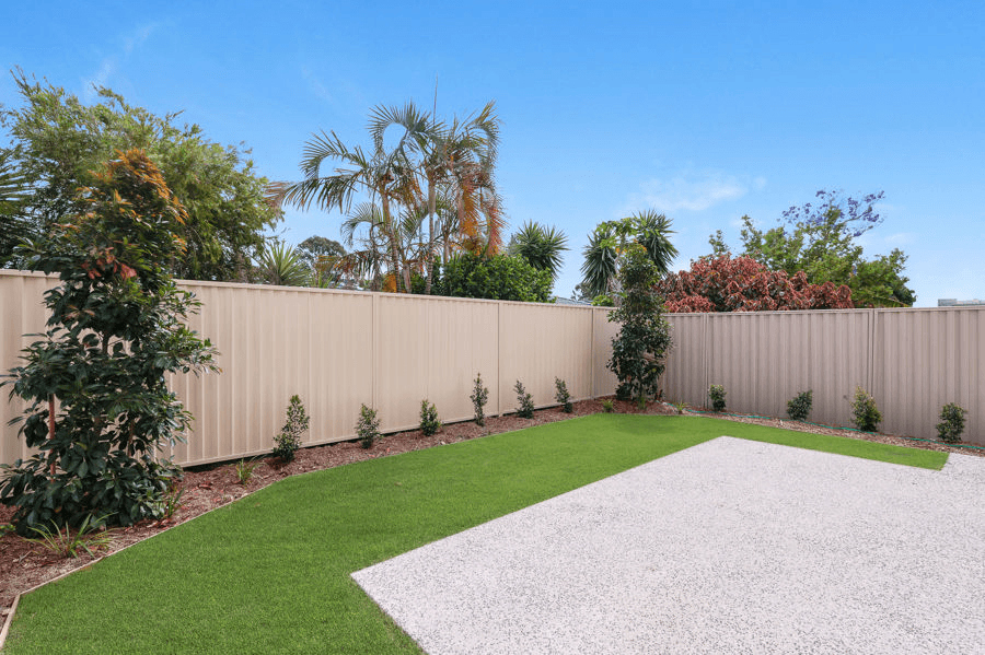 2/10 Waratah Avenue, BIGGERA WATERS, QLD 4216