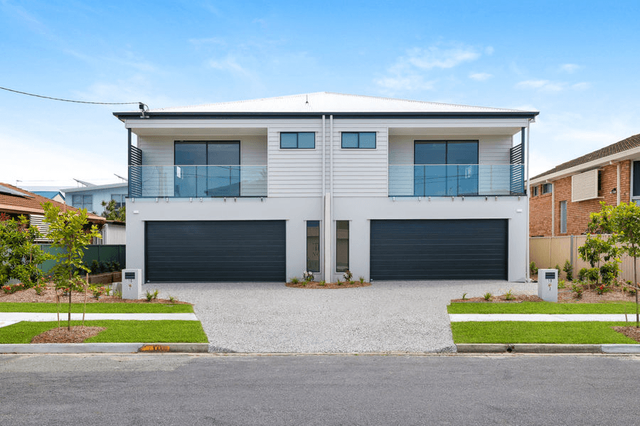 2/10 Waratah Avenue, BIGGERA WATERS, QLD 4216